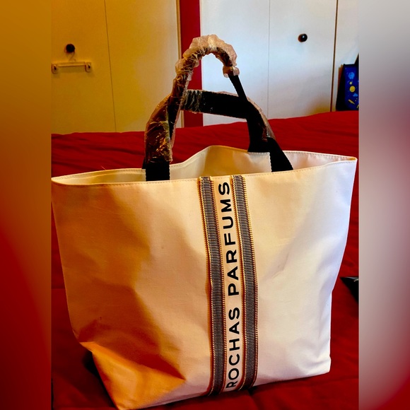 Rochas  Perfumes - Picture 1 of 5